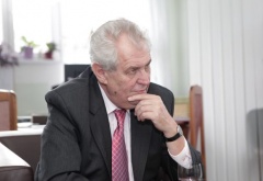 Zeman vetuje první zákon. Poslanci můžou napravit solární omyl